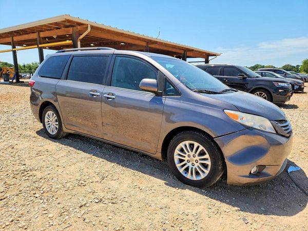 2015 TOYOTA SIENNA
