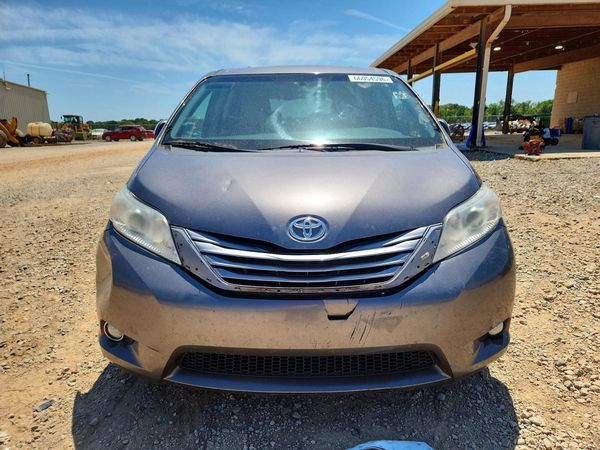 2015 TOYOTA SIENNA