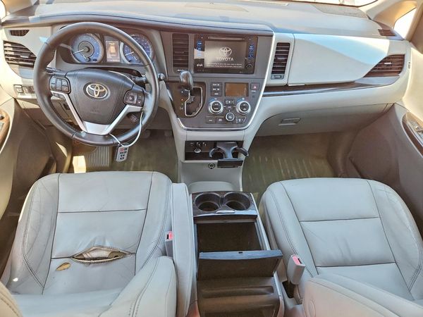 2015 TOYOTA SIENNA