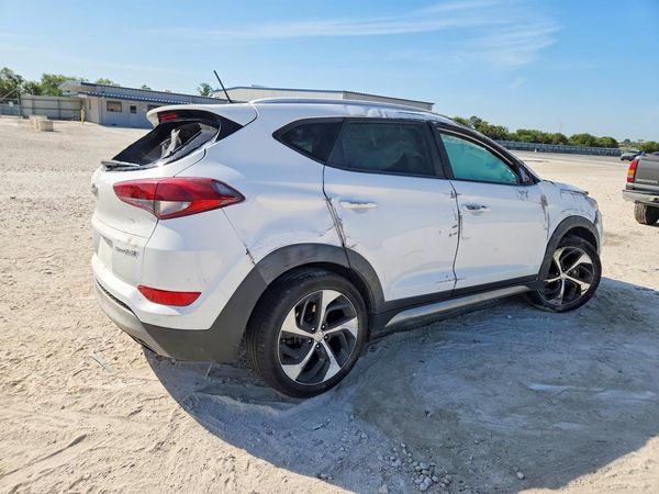 2017 HYUNDAI TUCSON