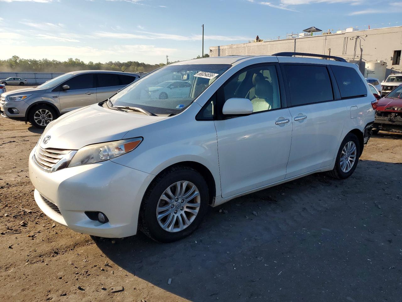 2016 TOYOTA SIENNA