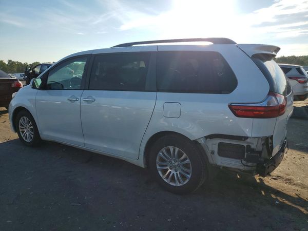 2016 TOYOTA SIENNA