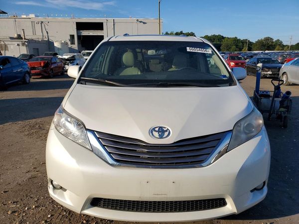 2016 TOYOTA SIENNA
