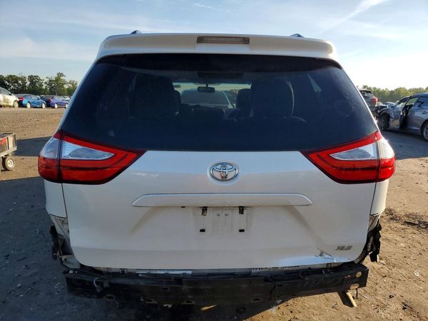 2016 TOYOTA SIENNA
