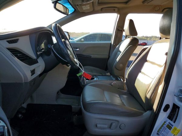 2016 TOYOTA SIENNA