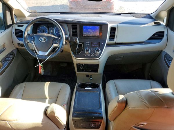 2016 TOYOTA SIENNA