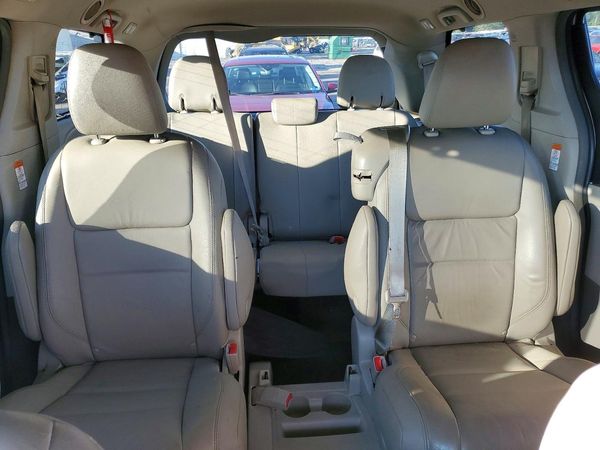 2016 TOYOTA SIENNA