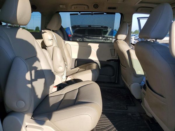 2016 TOYOTA SIENNA