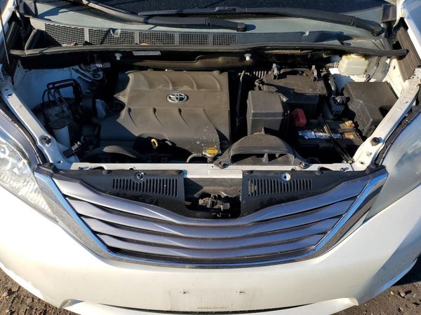 2016 TOYOTA SIENNA