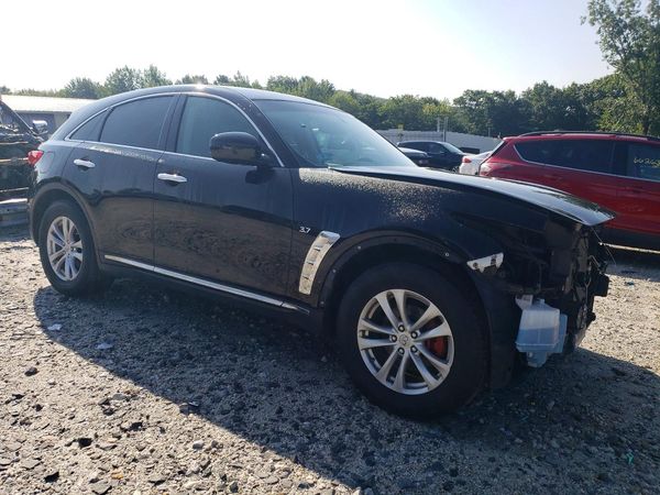 2016 INFINITI QX70