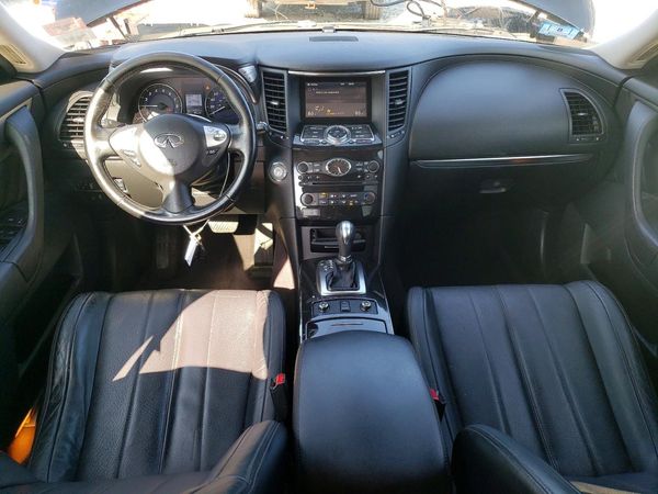 2016 INFINITI QX70