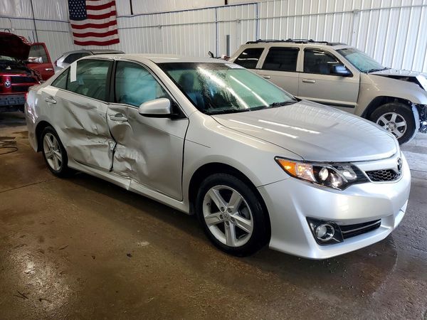 2012 TOYOTA CAMRY — Passenger 3/4