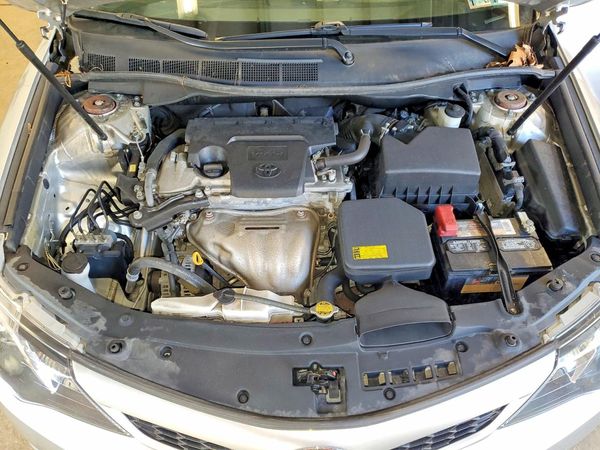 2012 TOYOTA CAMRY — Engine bay