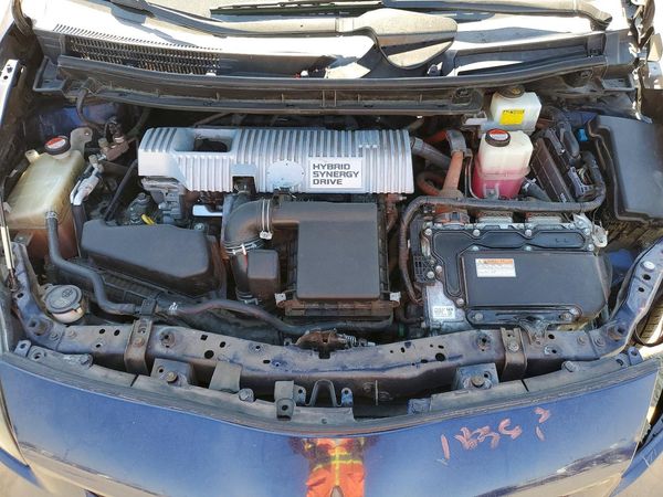 2015 TOYOTA PRIUS