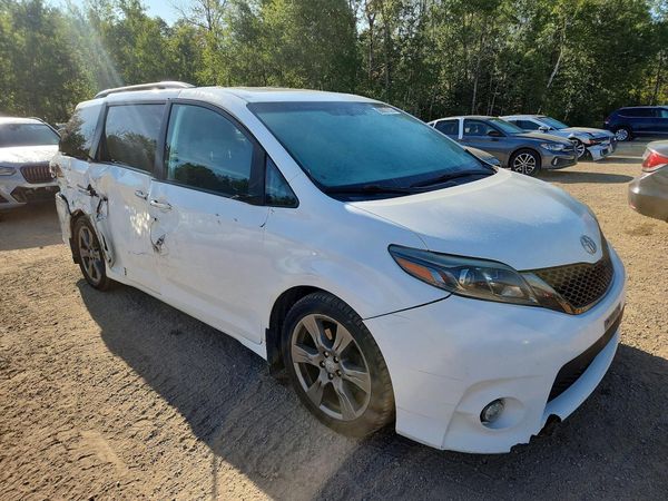 2017 TOYOTA SIENNA SE/SE Premium