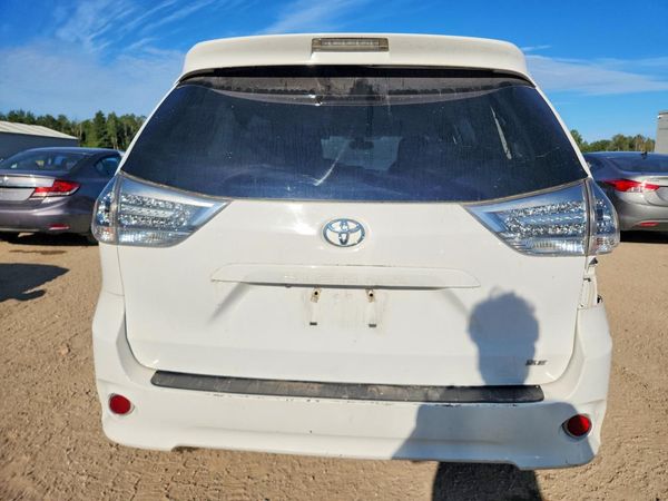 2017 TOYOTA SIENNA SE/SE Premium
