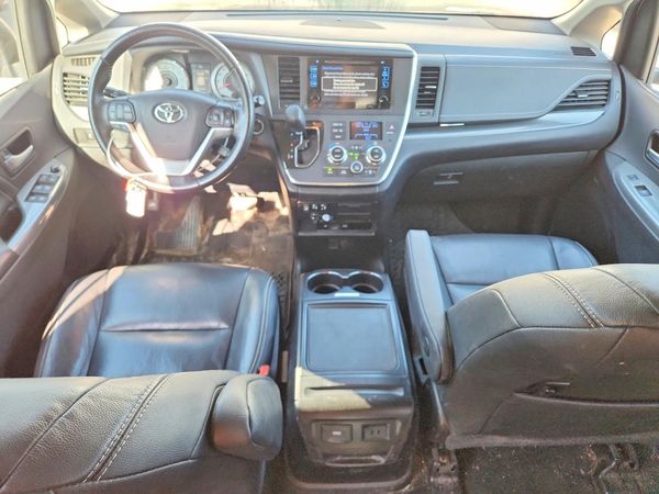 2017 TOYOTA SIENNA SE/SE Premium
