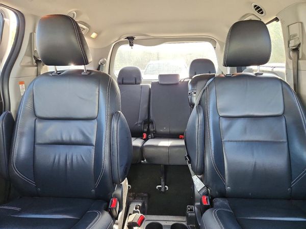 2017 TOYOTA SIENNA SE/SE Premium