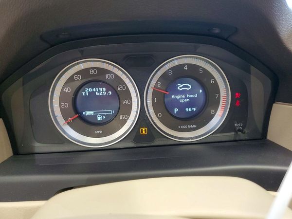 2012 VOLVO XC70