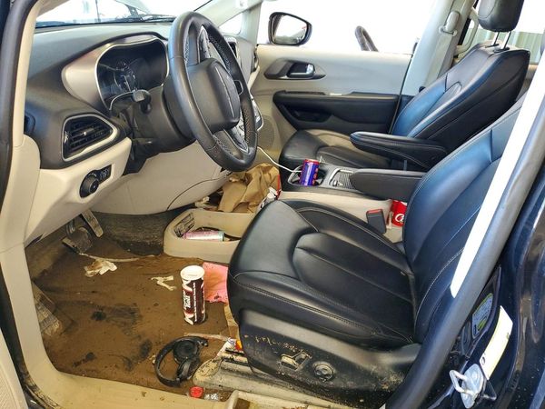 2023 CHRYSLER PACIFICA Touring L — DENT