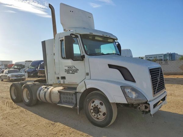 2014 VOLVO VN