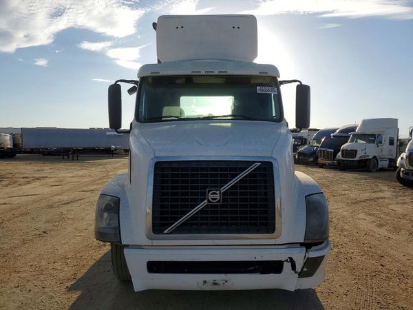 2014 VOLVO VN