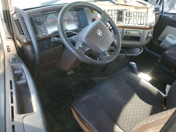 2014 VOLVO VN