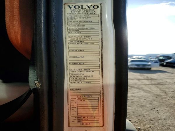 2014 VOLVO VN