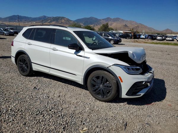 2022 VOLKSWAGEN TIGUAN 4Motion SE R-Line Black
