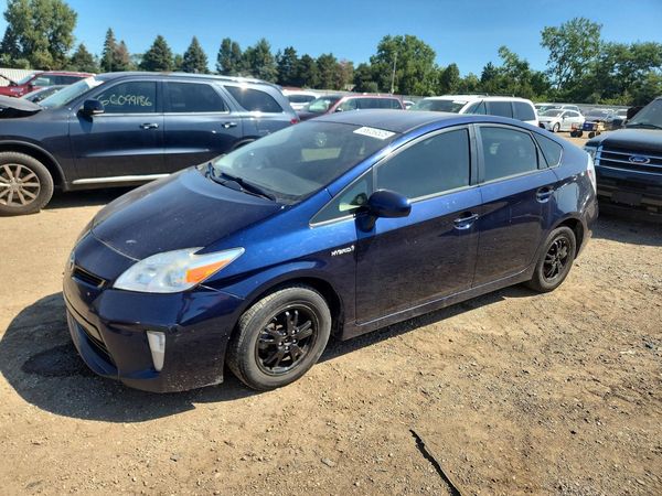 2015 TOYOTA PRIUS