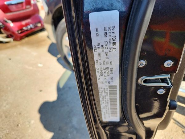 2015 RAM 1500 SLT — VINS