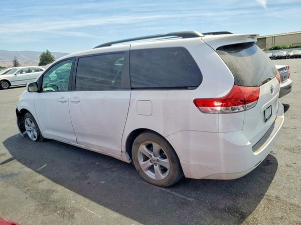 2013 TOYOTA SIENNA