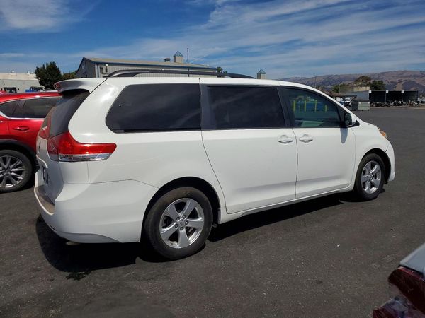 2013 TOYOTA SIENNA