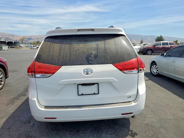 2013 TOYOTA SIENNA