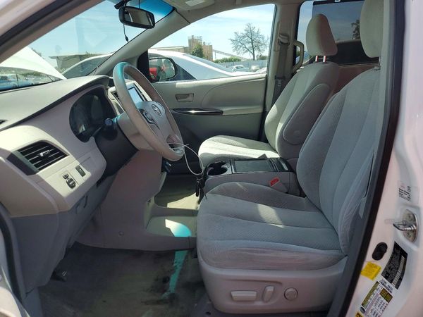 2013 TOYOTA SIENNA