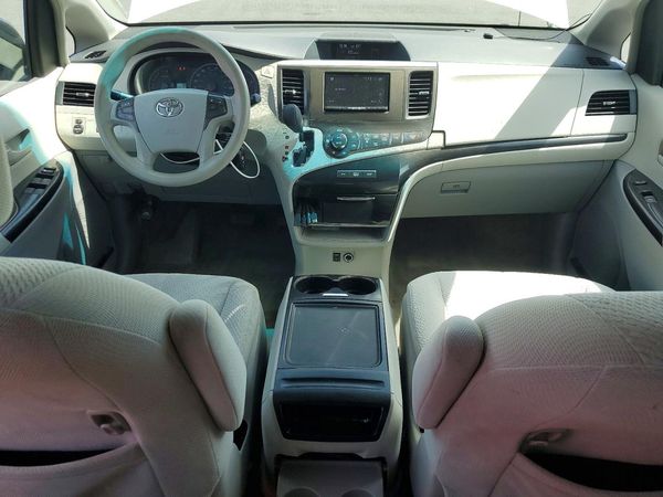 2013 TOYOTA SIENNA