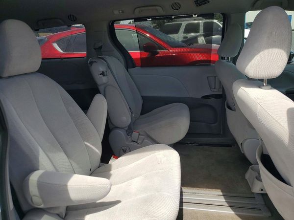 2013 TOYOTA SIENNA