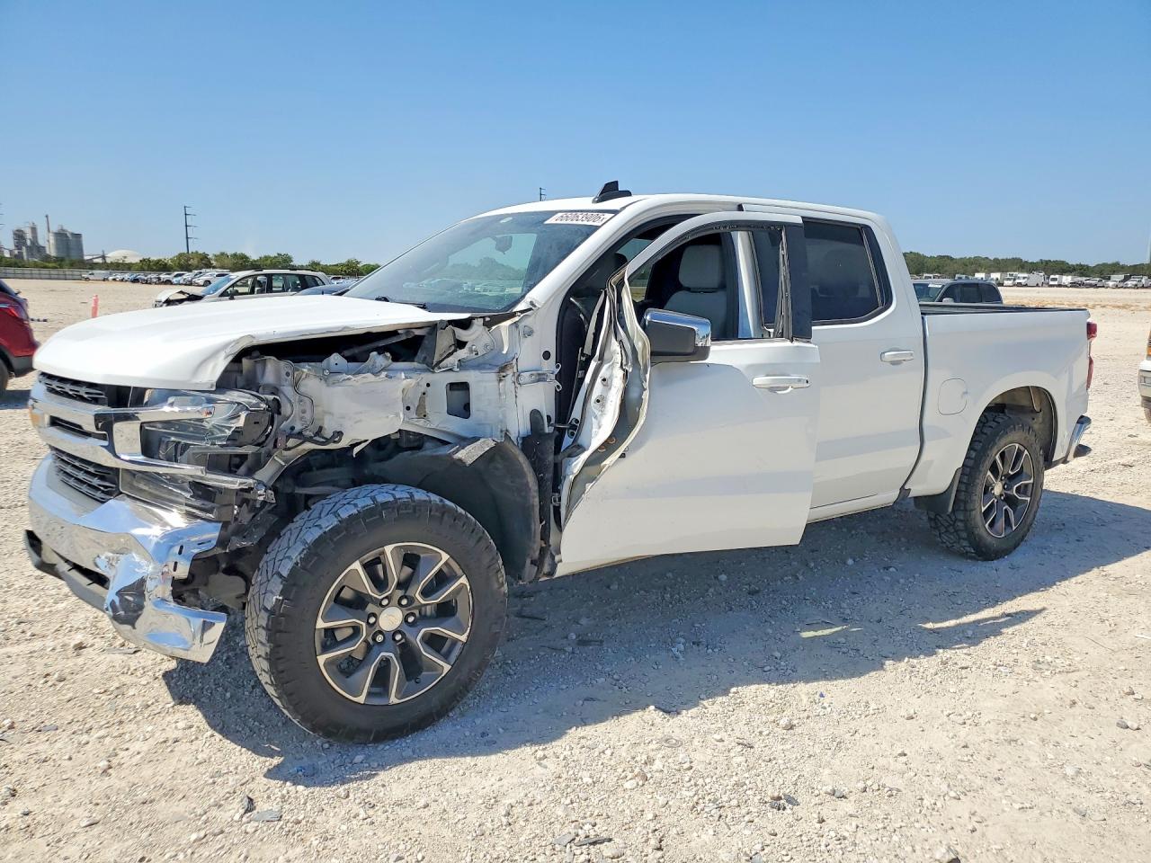 2019 CHEVROLET SILVERADO LT — Front 3/4