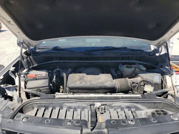 2019 CHEVROLET SILVERADO LT — Engine bay