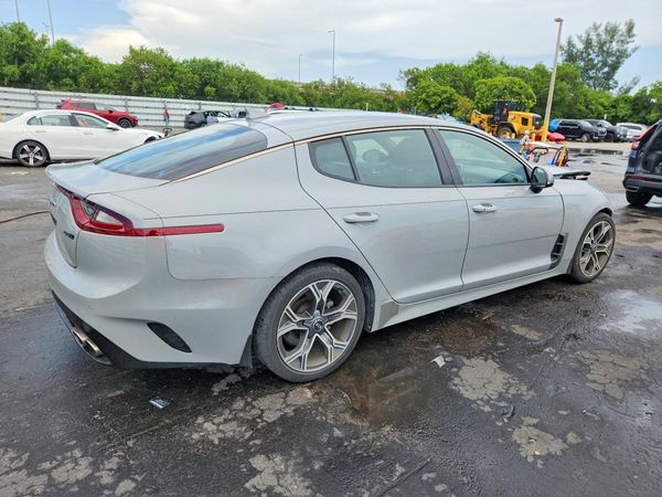 2021 KIA STINGER