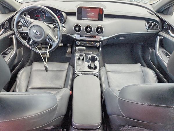 2021 KIA STINGER