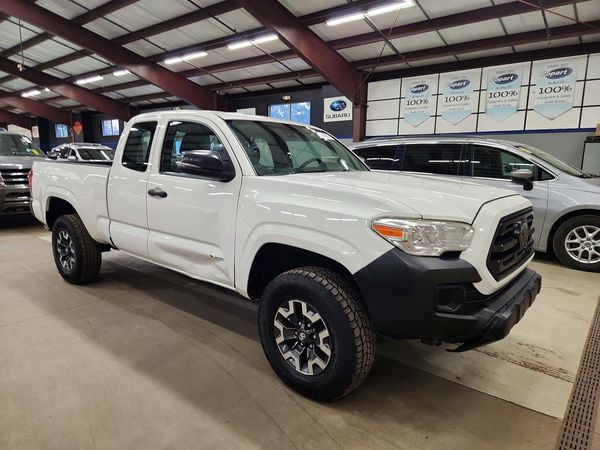 2018 TOYOTA TACOMA SR/SR5/TRD Sport — Passenger 3/4