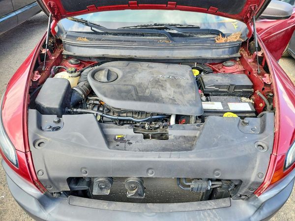 2014 JEEP CHEROKEE Trailhawk — Engine bay