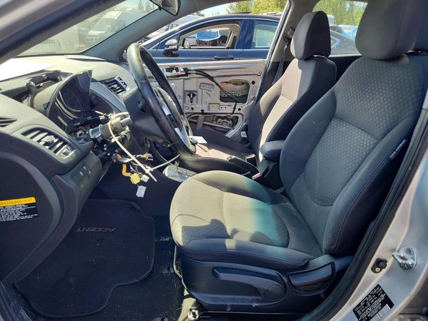 2012 HYUNDAI ACCENT GLS (Middle grade)