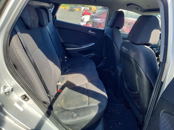 2012 HYUNDAI ACCENT GLS (Middle grade)