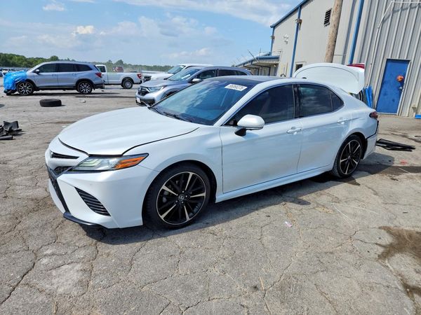 2018 TOYOTA CAMRY