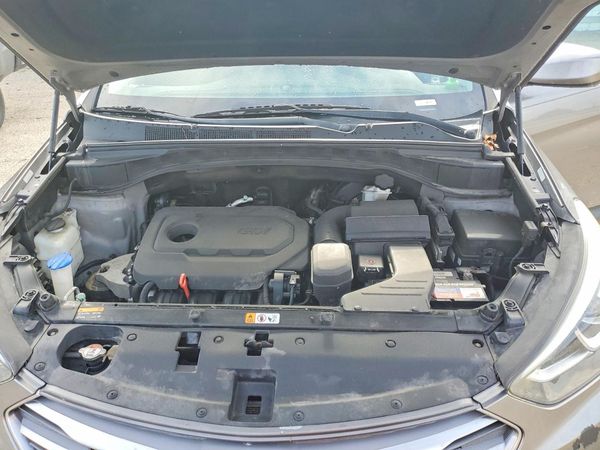 2017 HYUNDAI SANTA FE — Engine bay