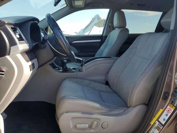 2016 TOYOTA HIGHLANDER