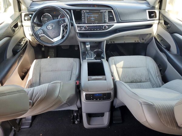 2016 TOYOTA HIGHLANDER