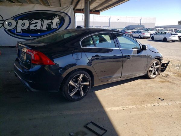 2015 VOLVO S60
